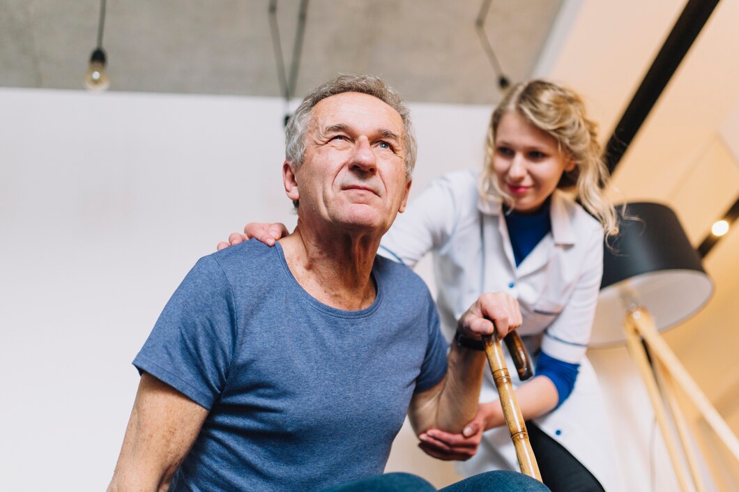 Jak osteopatia może pomóc w bólach stawów – poradnik dla pacjentów